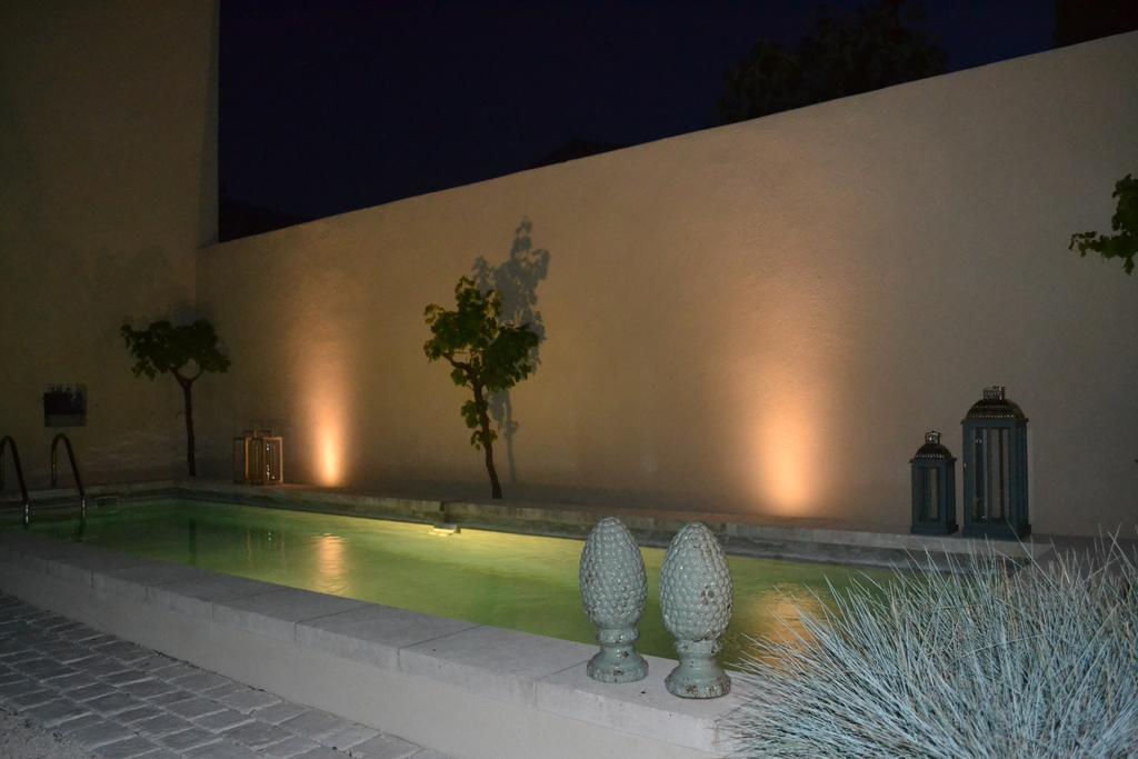 Mas A L'Improviste Bed & Breakfast Maillane ภายนอก รูปภาพ