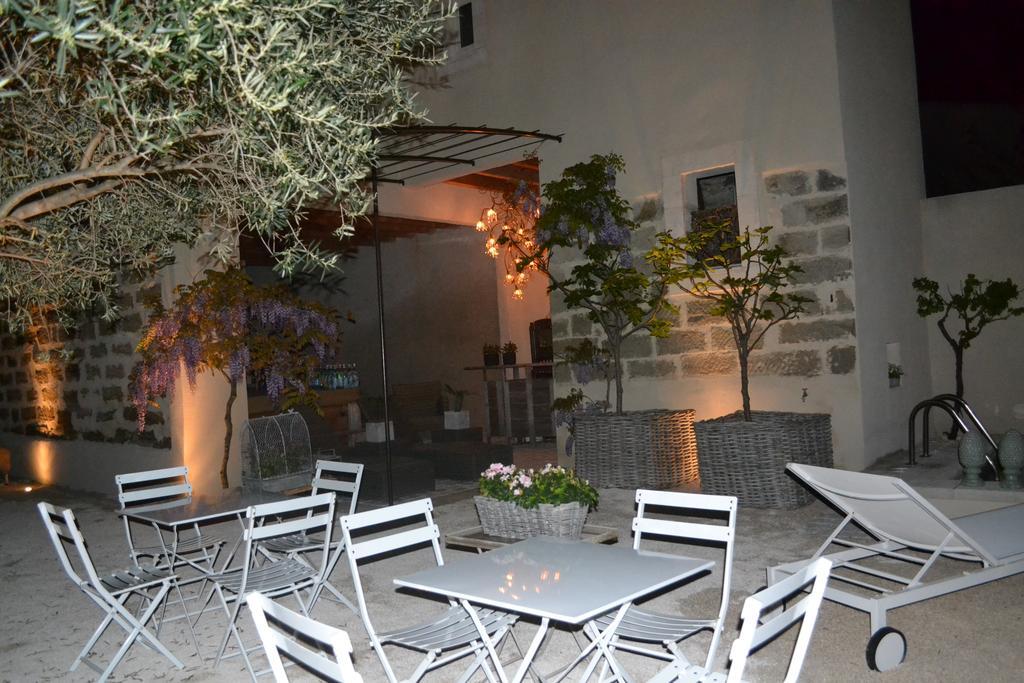 Mas A L'Improviste Bed & Breakfast Maillane ภายนอก รูปภาพ
