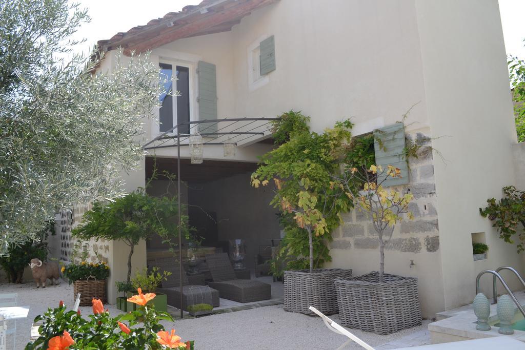 Mas A L'Improviste Bed & Breakfast Maillane ภายนอก รูปภาพ