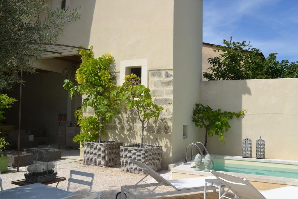 Mas A L'Improviste Bed & Breakfast Maillane ภายนอก รูปภาพ