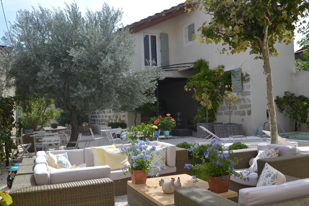 Mas A L'Improviste Bed & Breakfast Maillane ภายนอก รูปภาพ